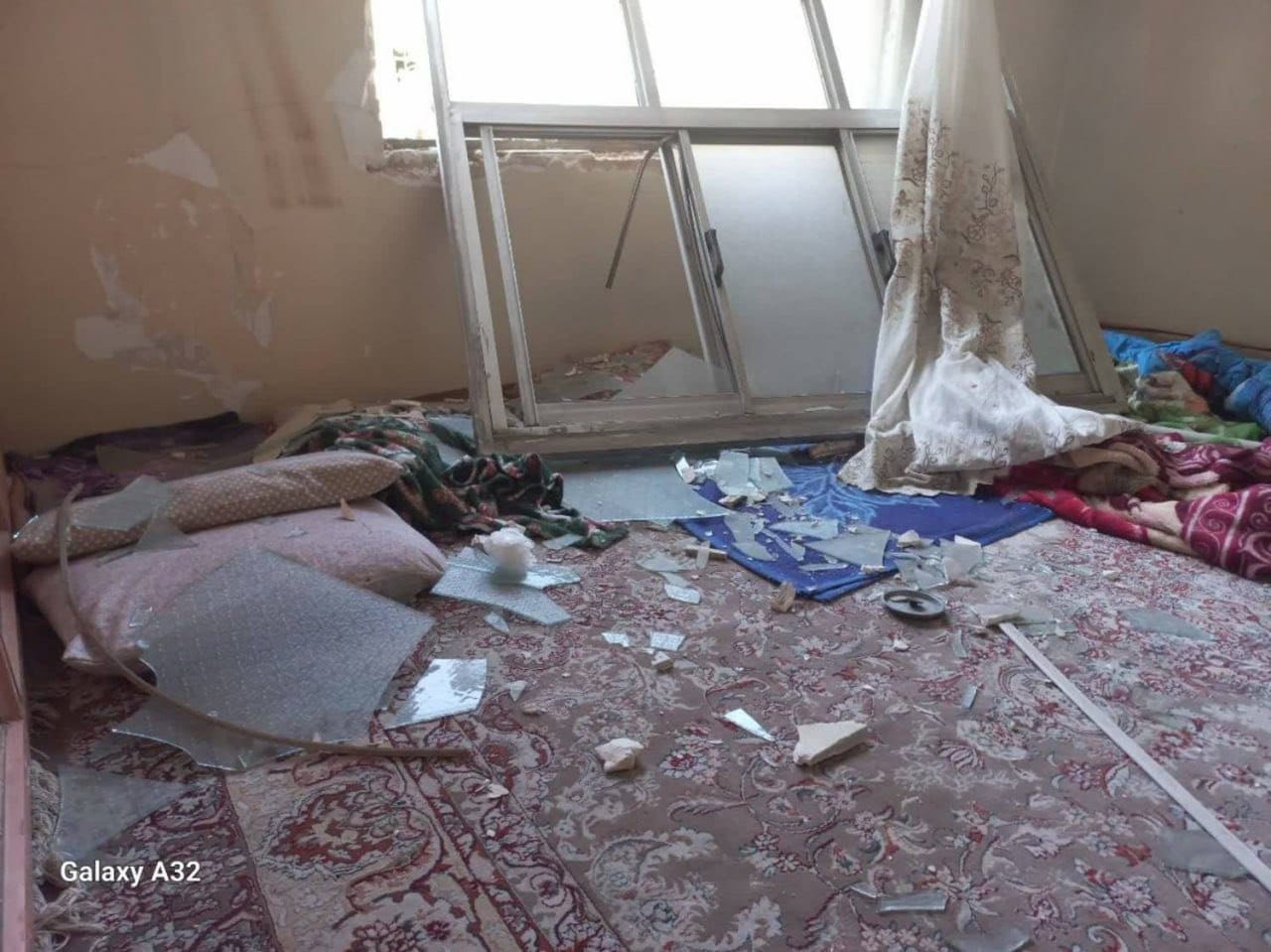 عکس| تخریب دبیرستان دخترانه در حمله اسرائیل به تهران | دیلی فوتبال