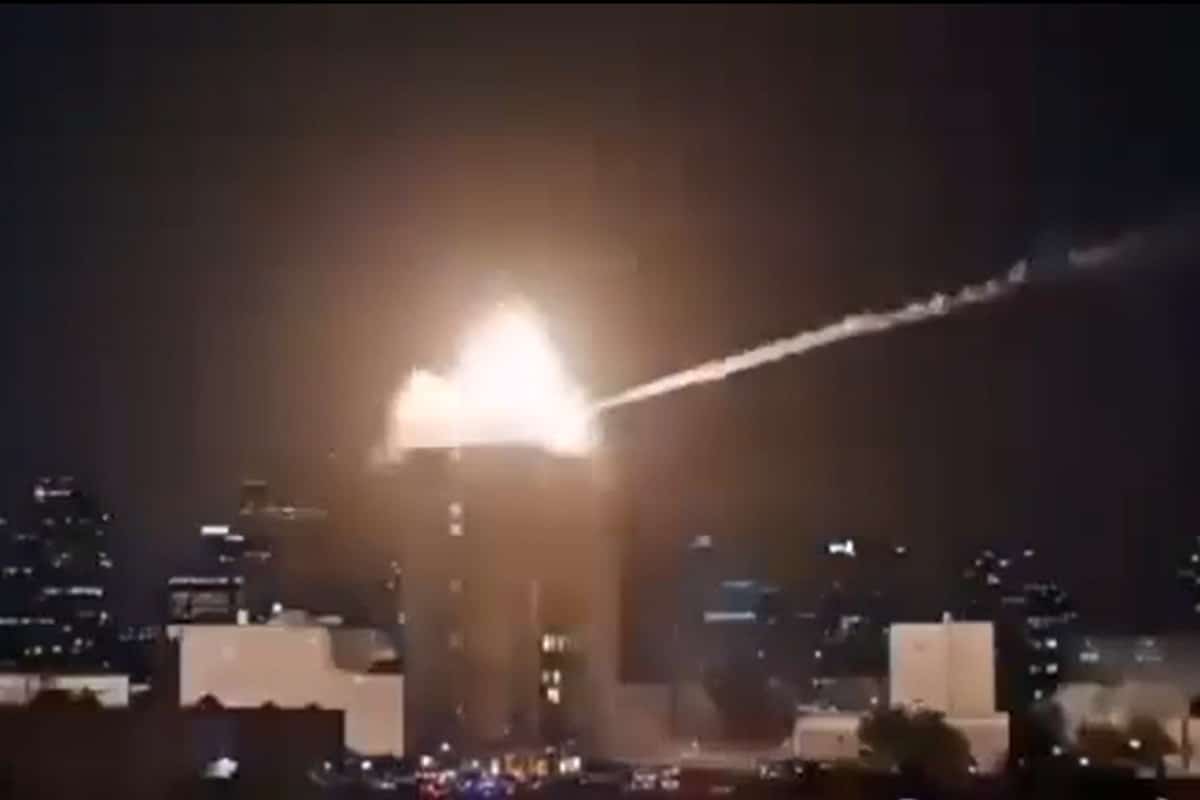 فیلم| لحظه انهدام ساختمانی در تل آویو با موشک هایپرسونیک ایران | دیلی فوتبال