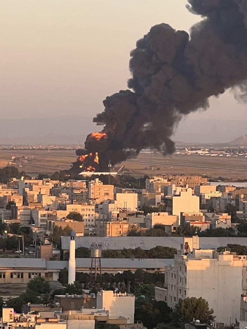 عکس| باند فرودگاه مشهد هدف حمله اسرائیل قرار گرفت | دیلی فوتبال