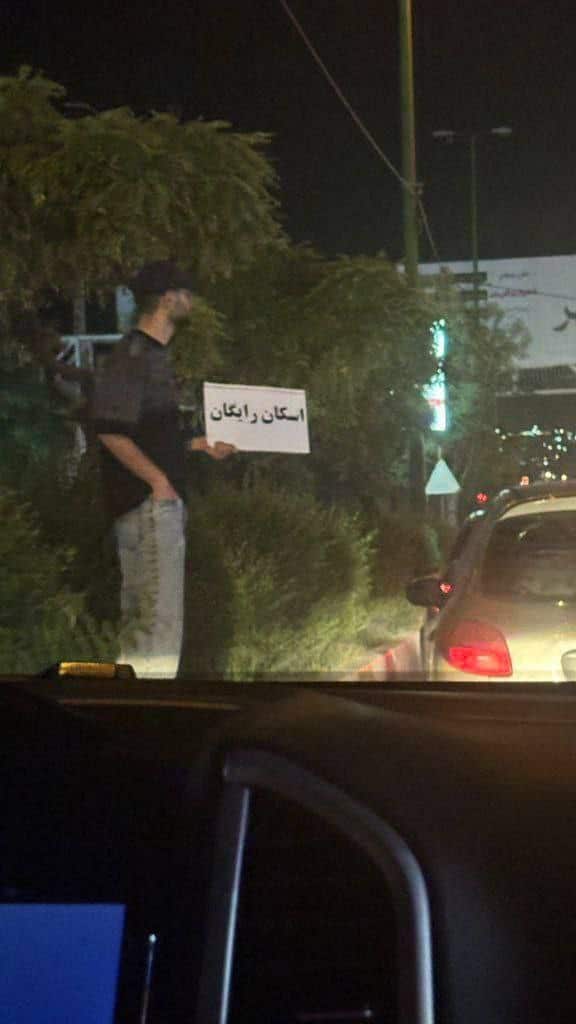 عکس| بنر اسکان رایگان مردم در شمال ایران | دیلی فوتبال