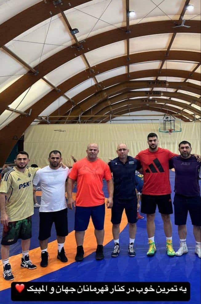 عکس| تمرین امیررضا معصومی با کشتی گیران جمهوری آذربایجان عکس| تمرین امیررضا معصومی با کشتی گیران جمهوری آذربایجان | دیلی فوتبال