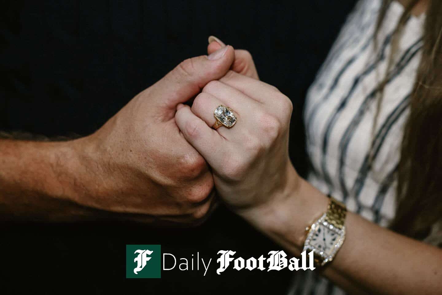 نامزدی تیلور سویفت با بازیکن فوتبال آمریکایی؛ واکنش توهین آمیز ترامپ و حمایت سلنا گومز | دیلی فوتبال