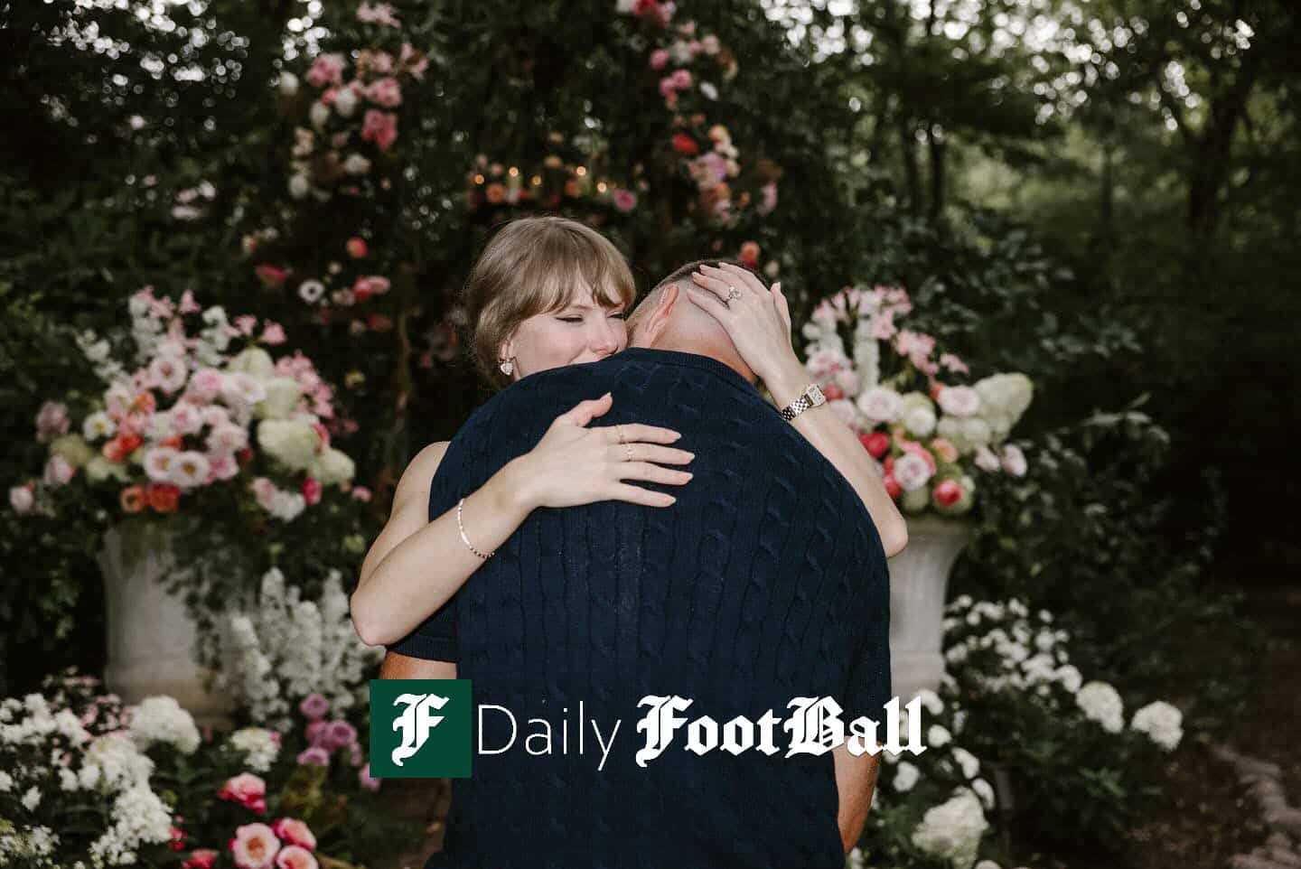 انگشتر نامزدی تیلور سوئیف با تراویس کلسی بازیکن فوتبال آمریکایی