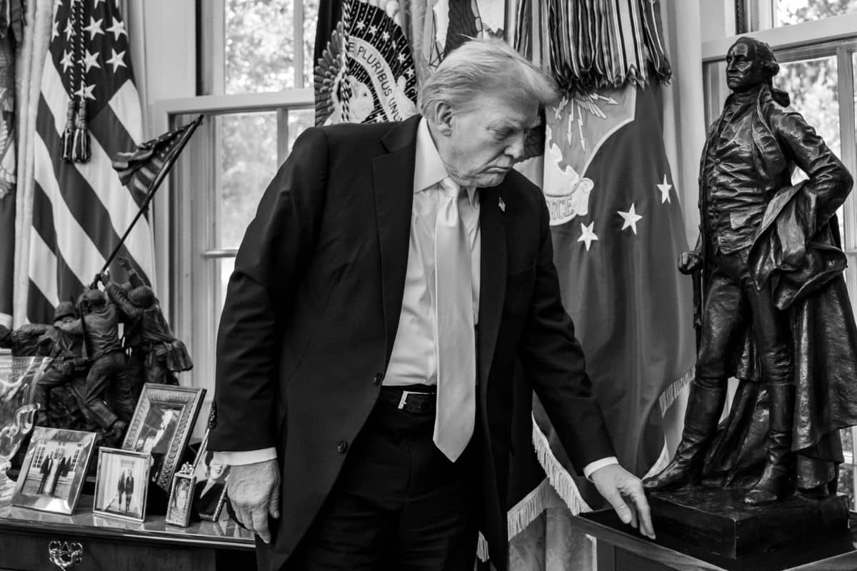 مرگ ترامپ و سرنوشت جام جهانی 2026؛ همه سناریوهای احتمالی عکس سیاه و سفید دونالد ترامپ رئیس جمهور آمریکا در کاخ سفید