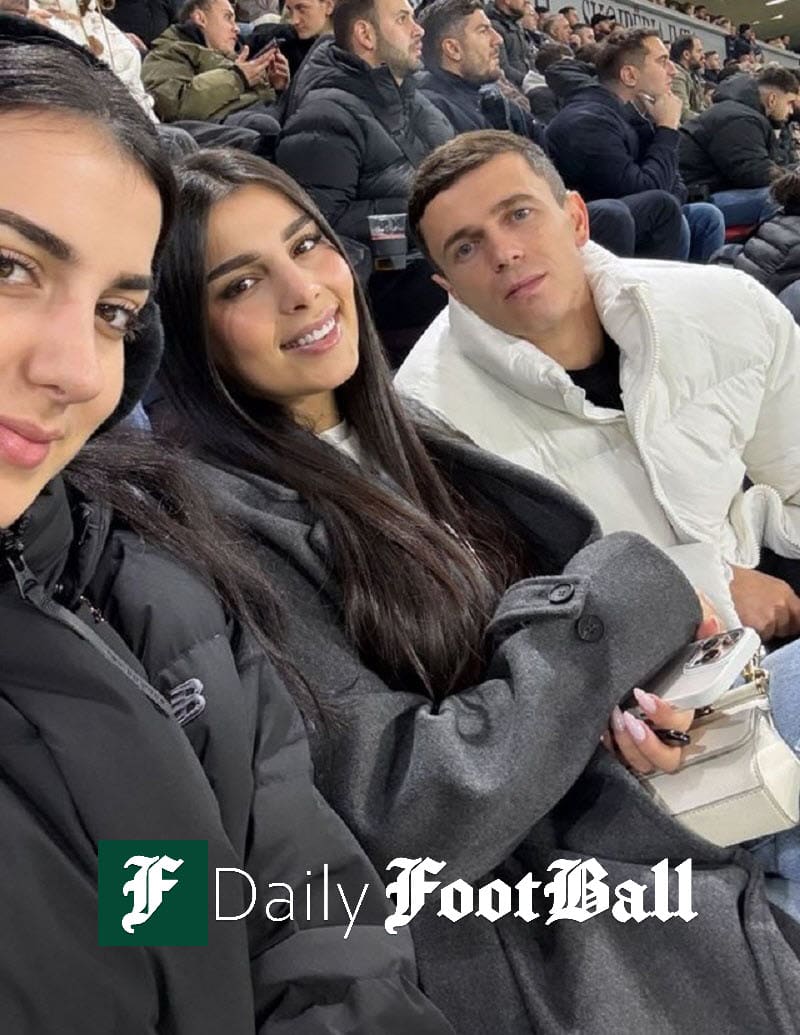 عکس مشترک یاسر آسانی، دوست دخترش گیتا و خواهر دوست دخترش در ورزشگاه