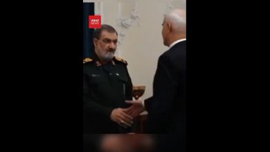 فیلم| نحوه دست دادن محسن رضایی با مقام آذربایجانی | دیلی فوتبال