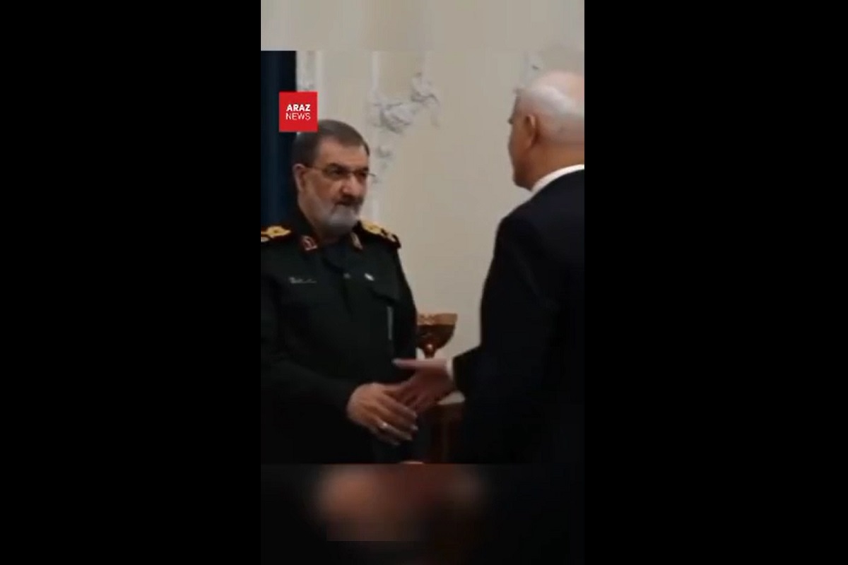 فیلم| نحوه دست دادن محسن رضایی با مقام آذربایجانی | دیلی فوتبال